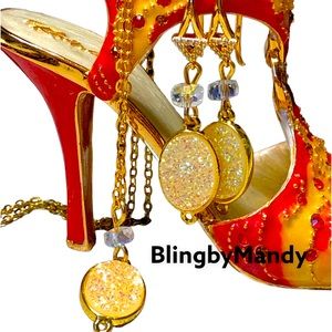 💕Gorgeous iridescent druzy necklace/earring set, yellow gold metal chain